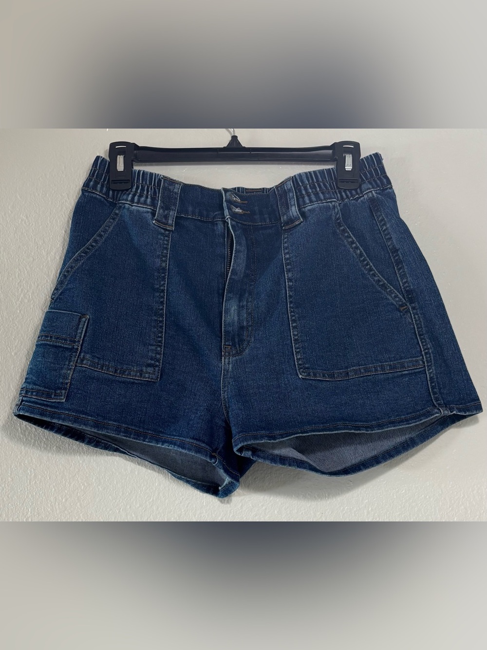 Retro-like blue Jean shorts